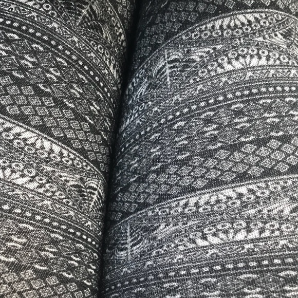 ❄️Lovely Winter Gray Leggings  ❄️ 1 Left - Picture 4 of 5